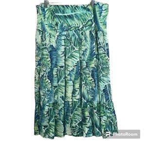 Chaps petite tropical leaf print lined crinkle cotton skirt. Women’s size PL